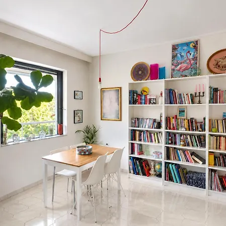 Arty 110τμ με παρκινγκ Apartament