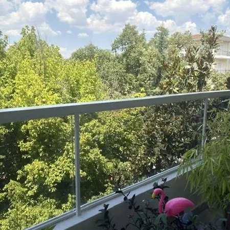 Arty Home 110 Sqm With Private Parking